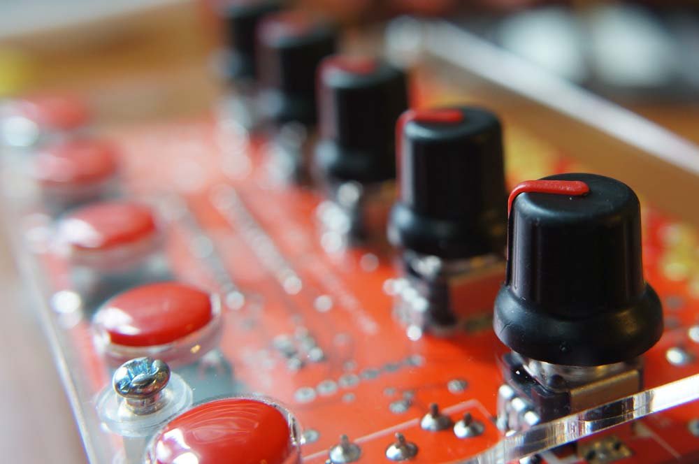 Groovesizer RED granular synth & 16step MIDI sequencer from moshang